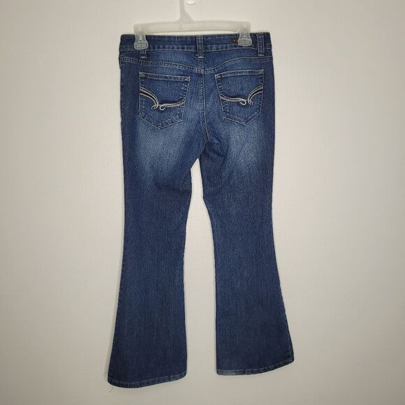 L.E.I. Sophia hipster flare blue factory fading jeans size 7 shirt - Picture 2 of 9